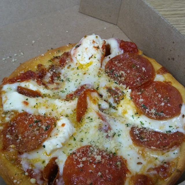 Deluxe Pepperoni Pizza