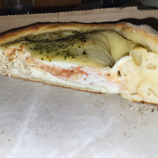 Vics Calzone