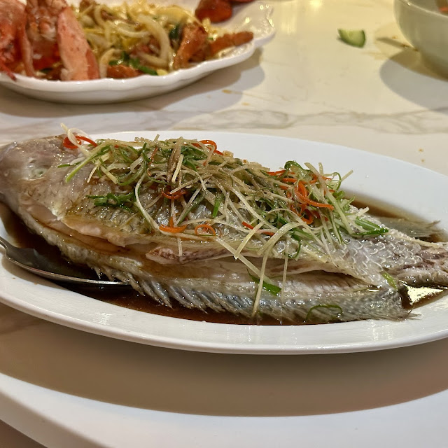 Steamed Whole Fish with Soy Sauce 清蒸活鱼