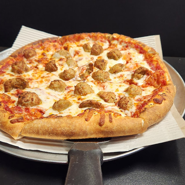Medium Pizza with Meatballs