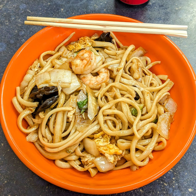 Stir Fry Noodles with Seafood