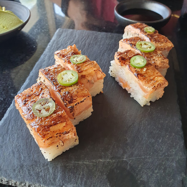 Salmon Oshi